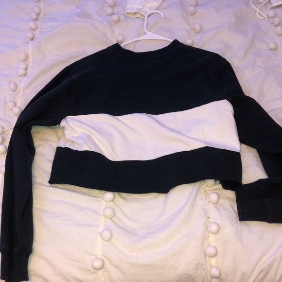 Brandy Melville Long Sleeve Cropped Sweater - Picture 2 of 3